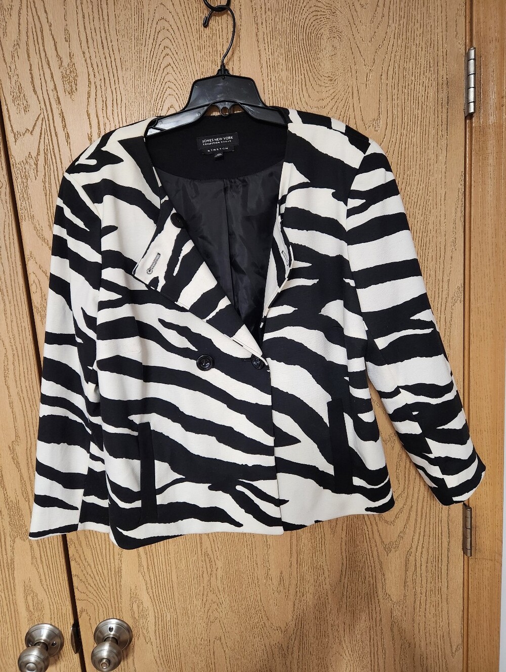Jone New York Black and White Zebra-Print Blazer with buttond and pockets